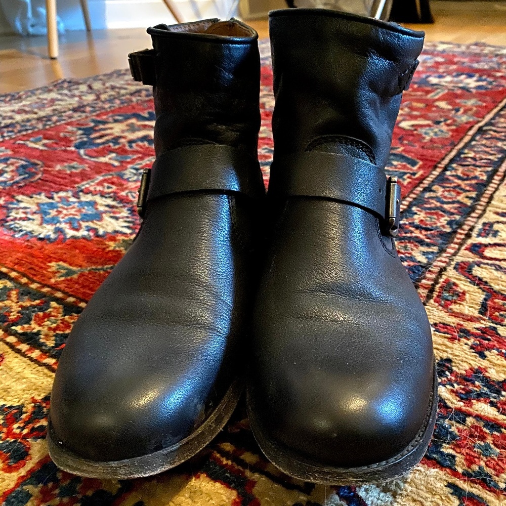 Frye Veronica Bootie (sz 9.5)